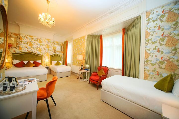 Room 37 of 60