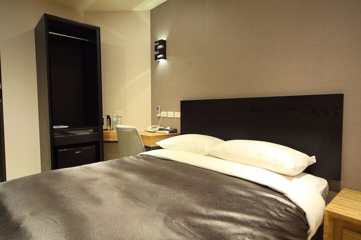 Room 15 of 29