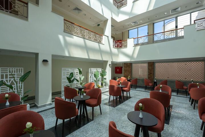 Lounge 60 of 83