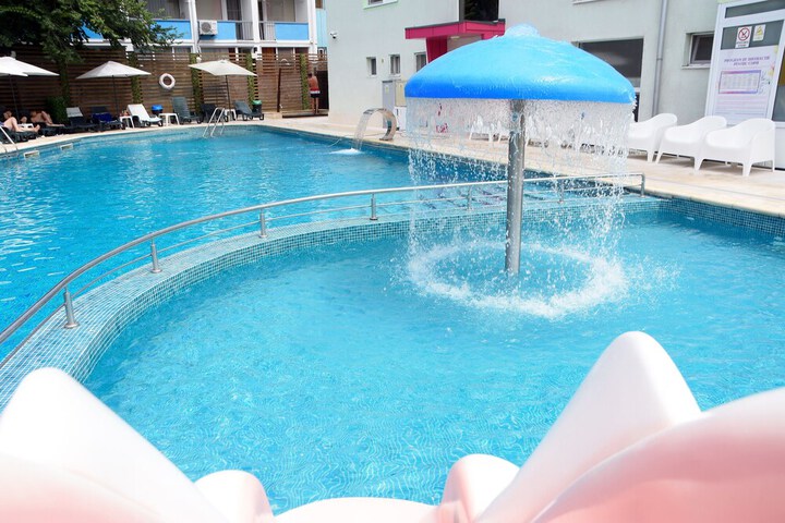 Hotel Pool
