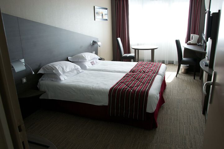 Room 6 of 73
