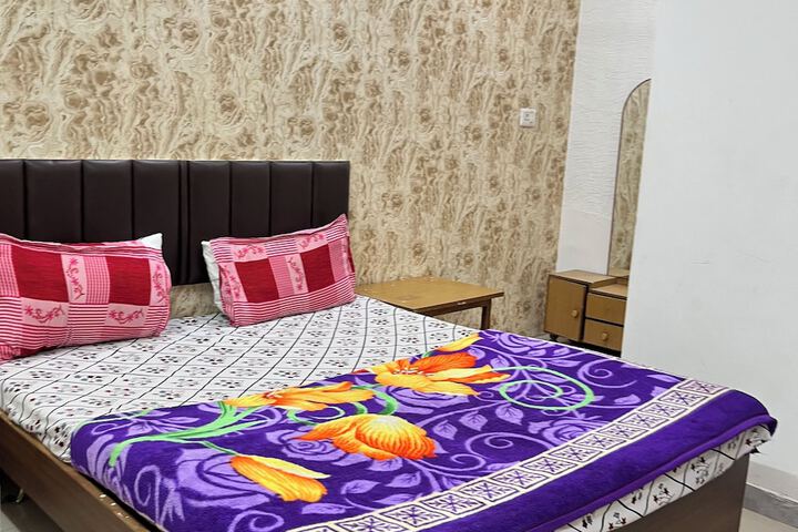 Room 10 of 26
