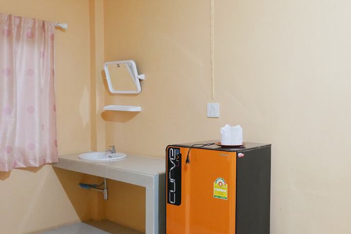 Room 6 of 8