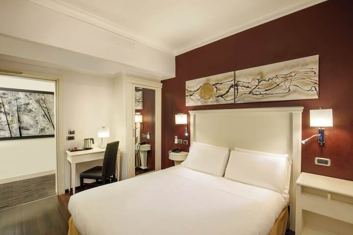 Room 44 of 185