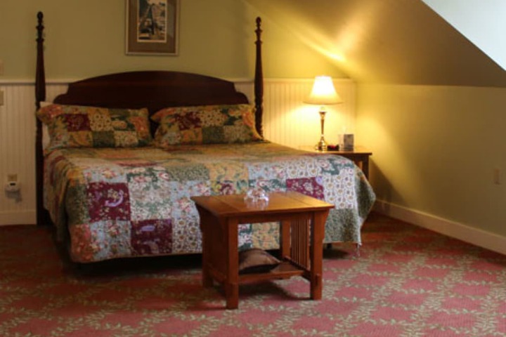 Standard Room, King or Two Doubles (4 of 6)