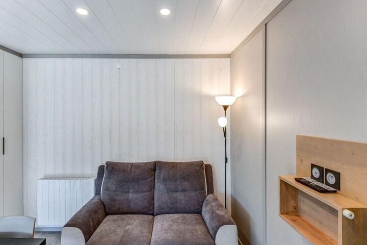 Room 9 of 31