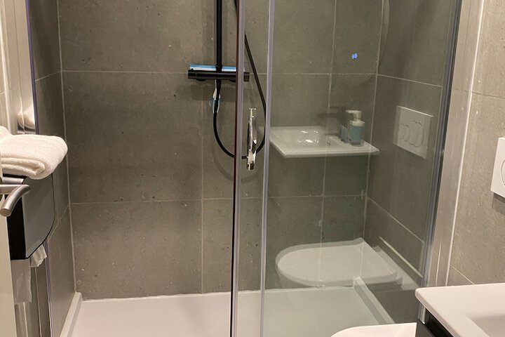 Room 21 of 57