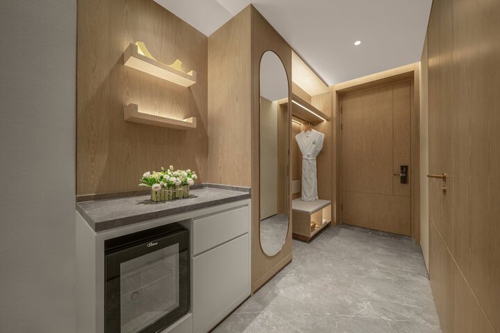 Room 6 of 43