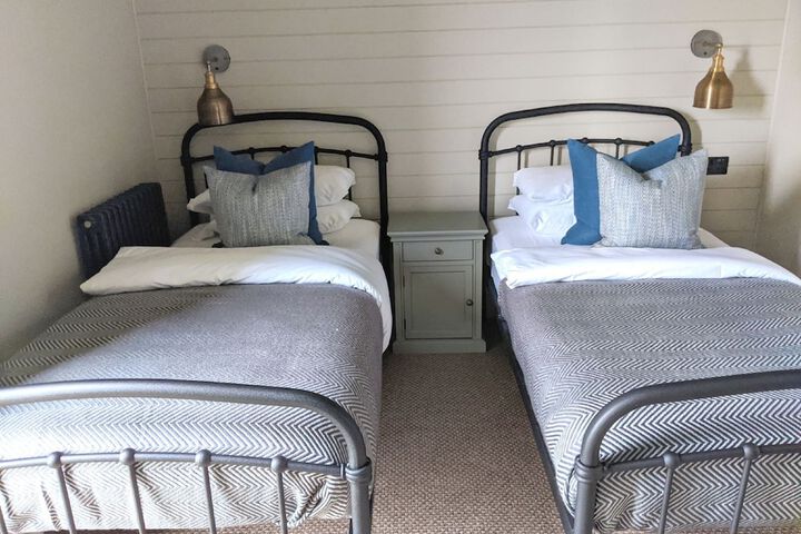 Room 28 of 179