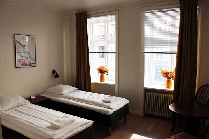 Room 3 of 8