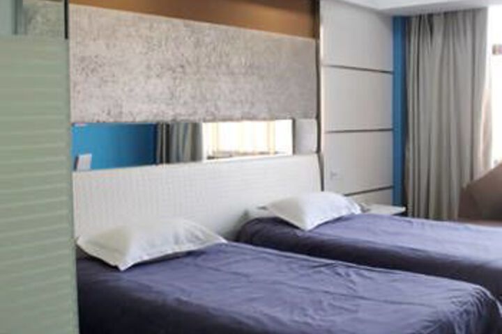 Room 2 of 8