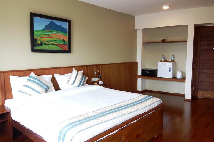 Room 8 of 32