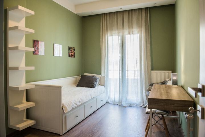 Room 10 of 27