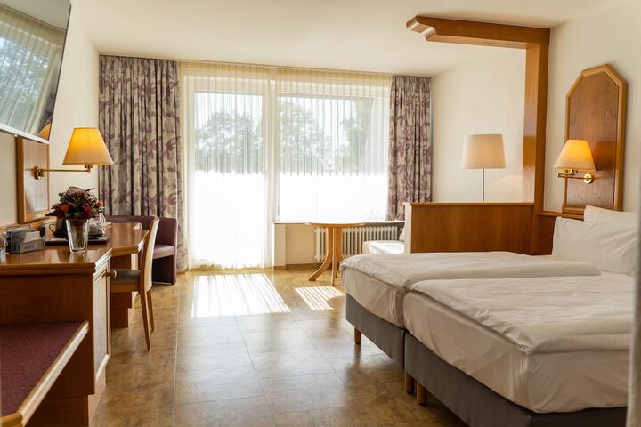 Room 10 of 40