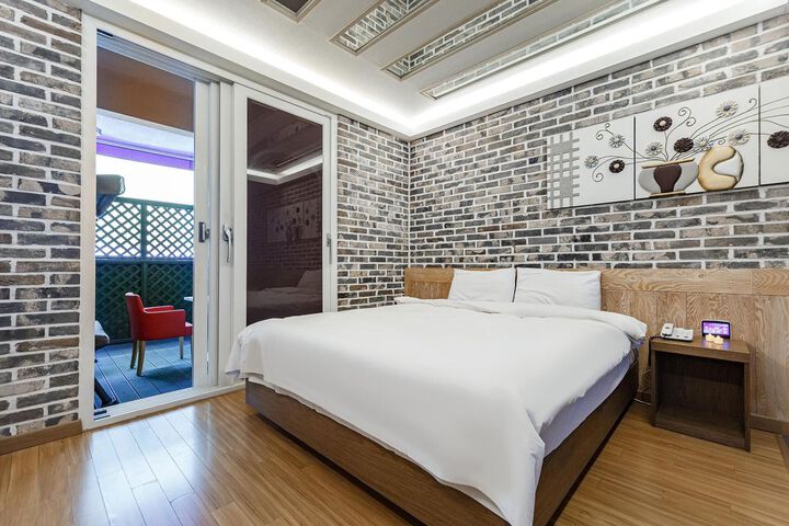 Room 2 of 29