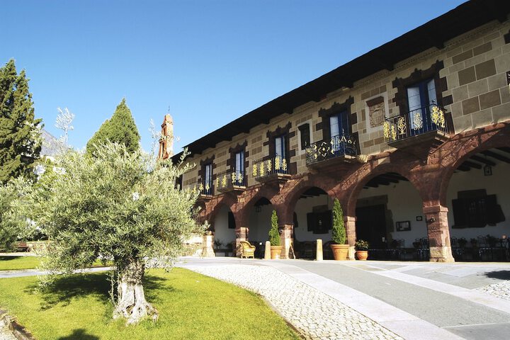 Exterior of Hotel Monumento Pazo do Castro