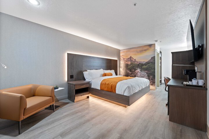 Room 3 of 8