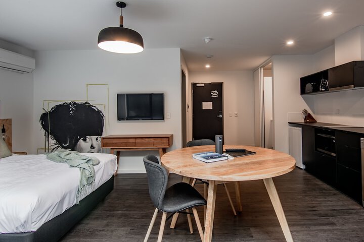 Room 8 of 68