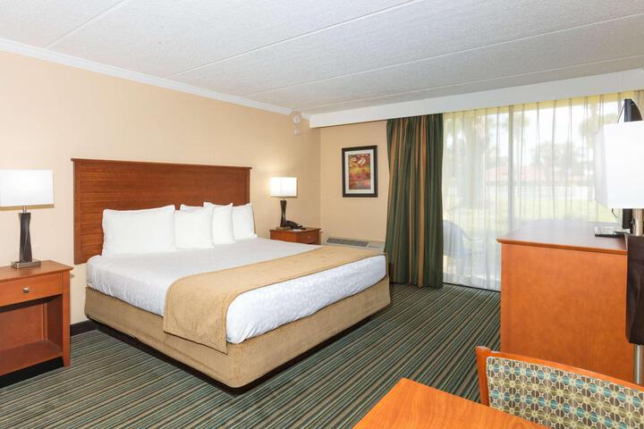 1 King Bed Balcon Flatsc Refridgerator Full Breakfast (4 of 10)