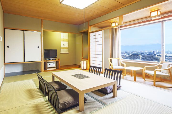 Room 28 of 53