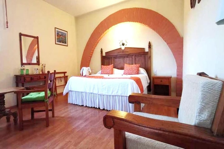 Room 4 of 32