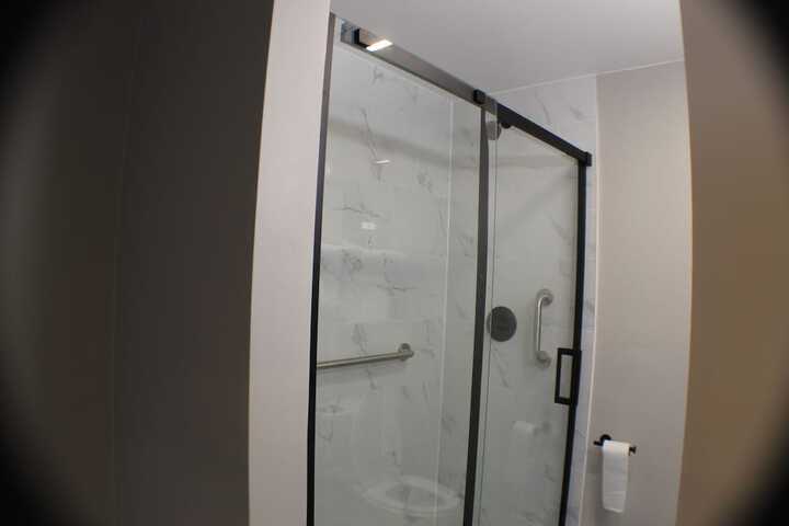Room 5 of 9