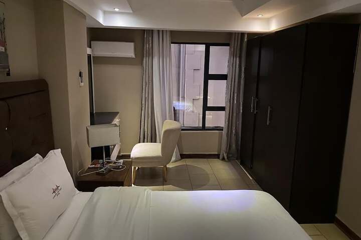 Room 2 of 27