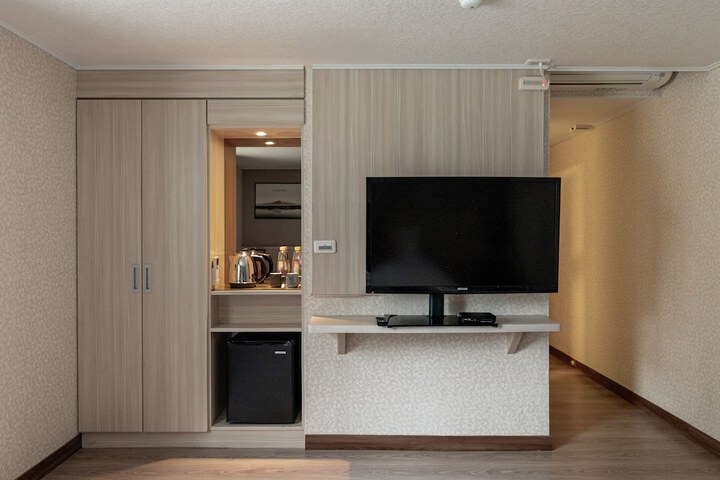 Room 13 of 45