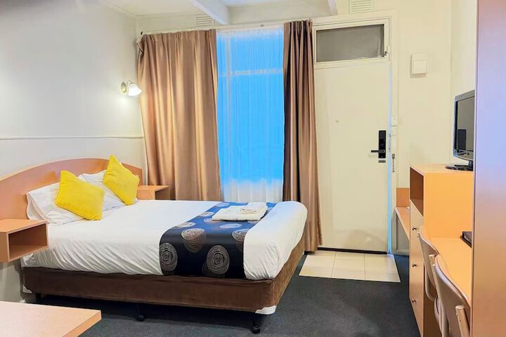 Room 9 of 30