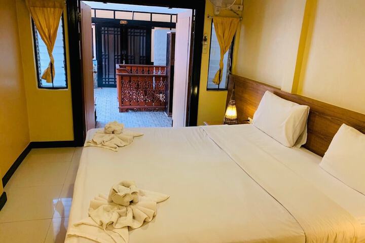 Room 10 of 93