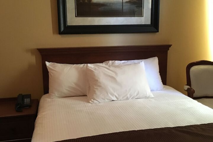 Room 15 of 118