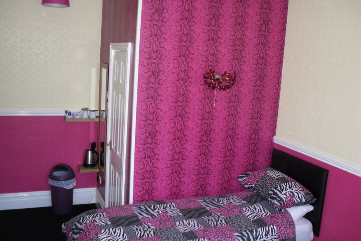 Room 14 of 87