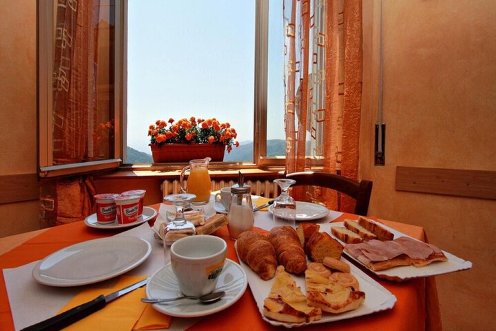 Breakfast/Coffee Service 20 of 27