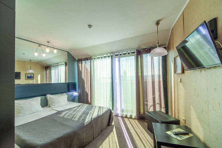 Room 13 of 15