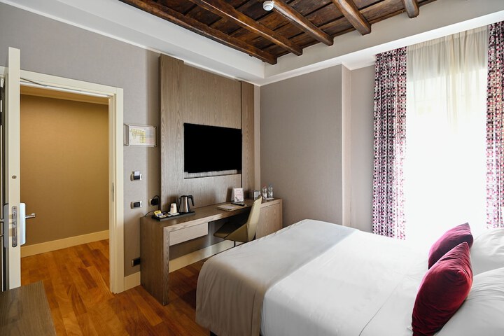 Room 72 of 157