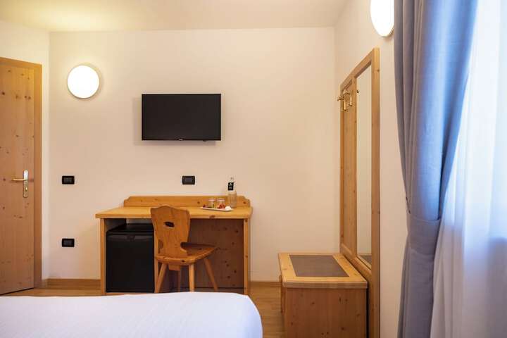 Room 32 of 73