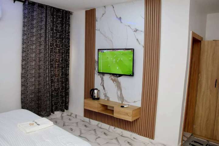 Room 9 of 43