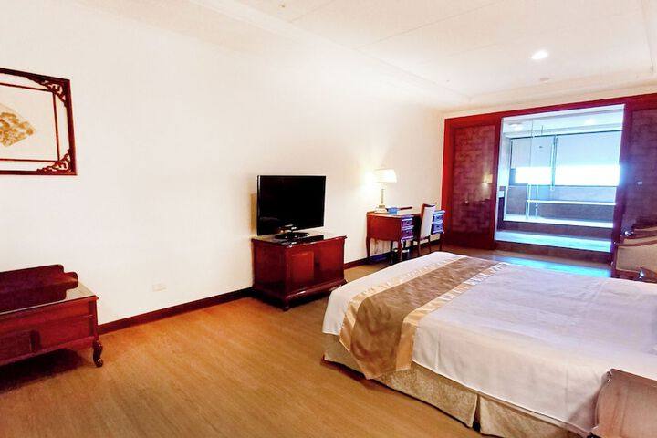 Room 27 of 46