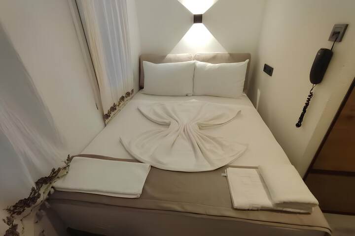 Room 12 of 21