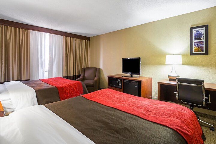 1 Queen Bed (2 of 11)