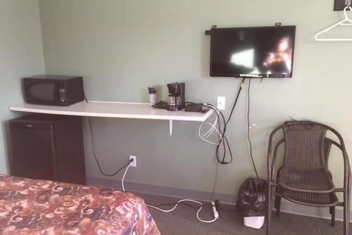 Room 6 of 25