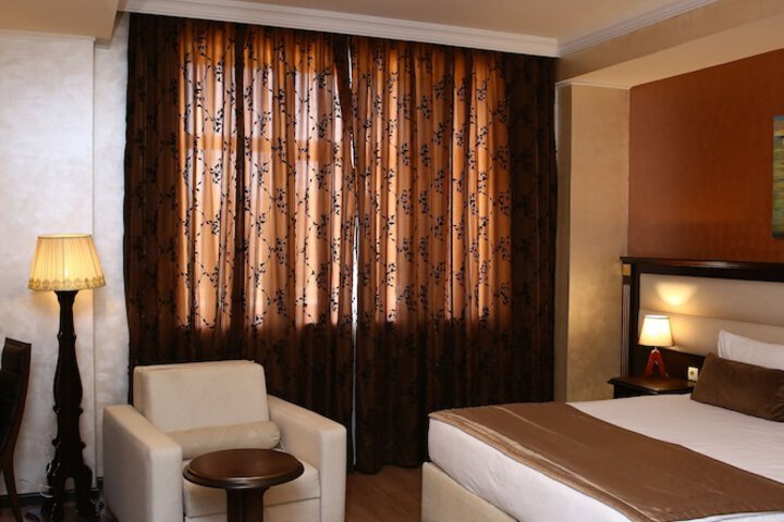 Room 92 of 122