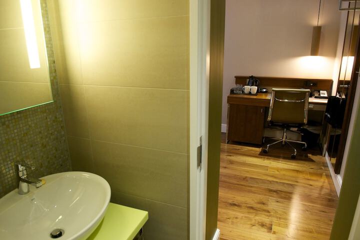 Room 46 of 75