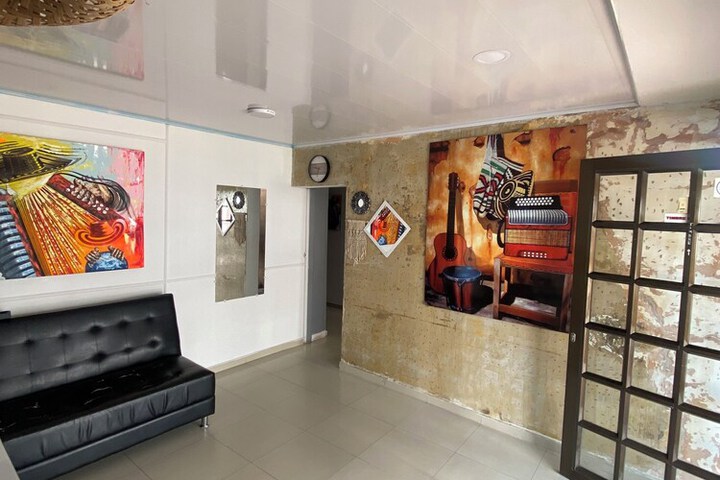 Room 9 of 15