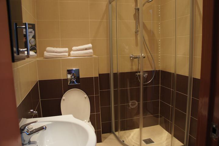 Room 17 of 25