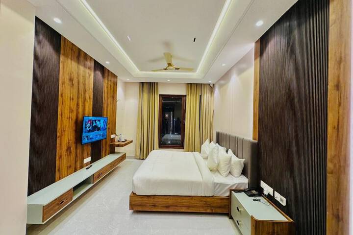 Room 13 of 42