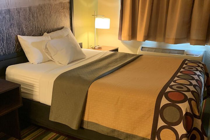 Room 11 of 25