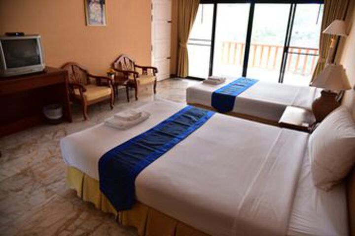 Room 14 of 37
