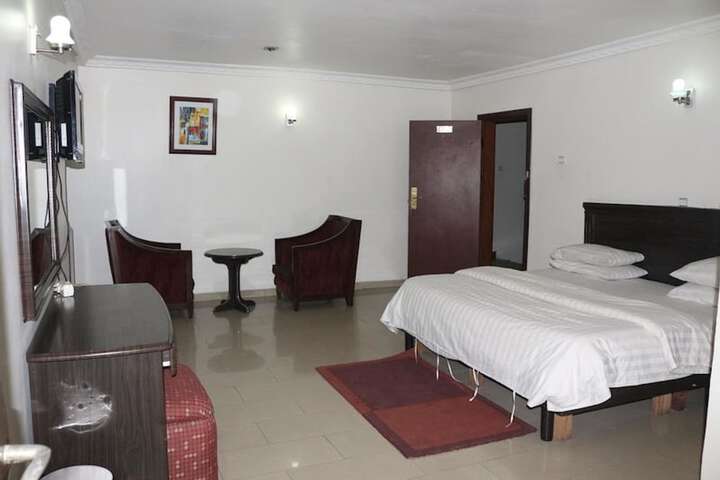 Room 12 of 18