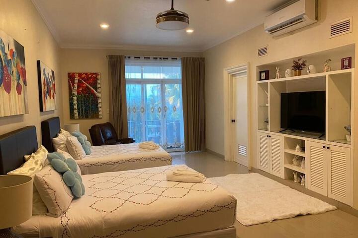 Room 7 of 117